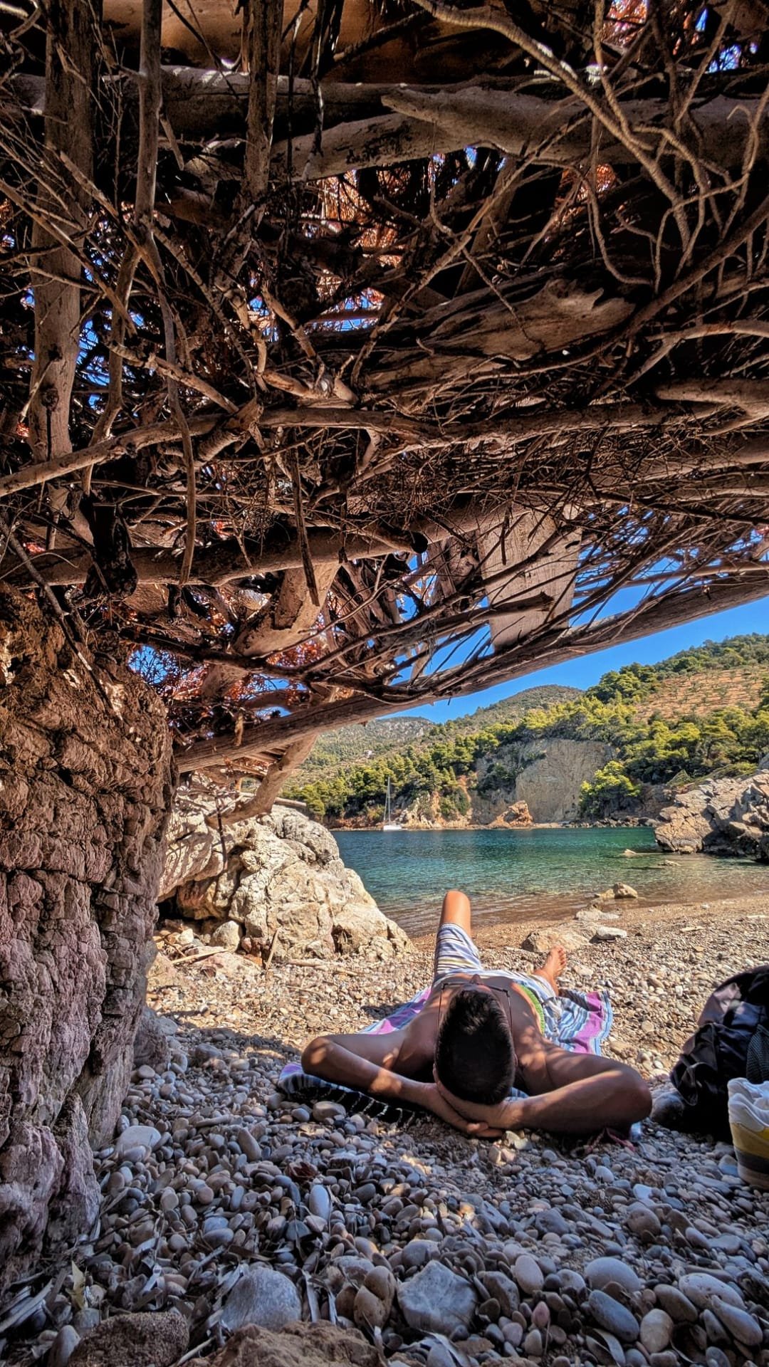 Una spiaggia nascosta raggiunta a piedi