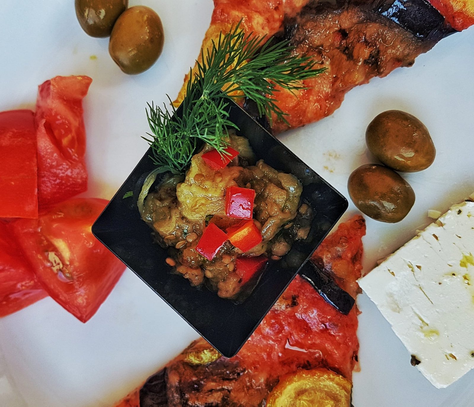 Piatto di cucina mediterranea ad Alonissos