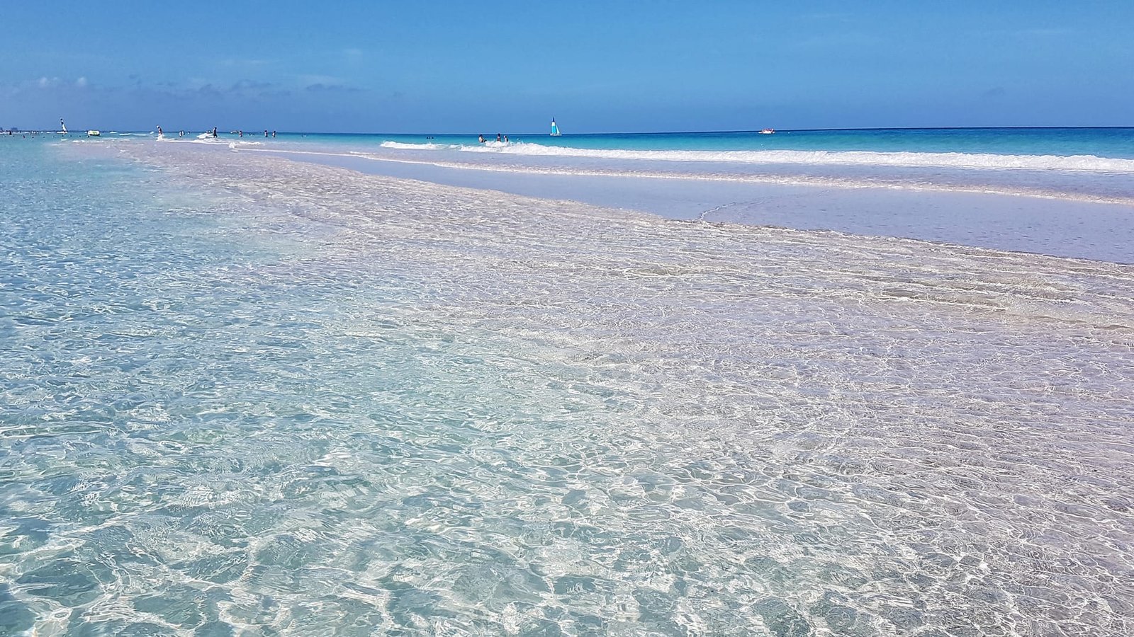 Costa di Cuba vista dalla spiaggia