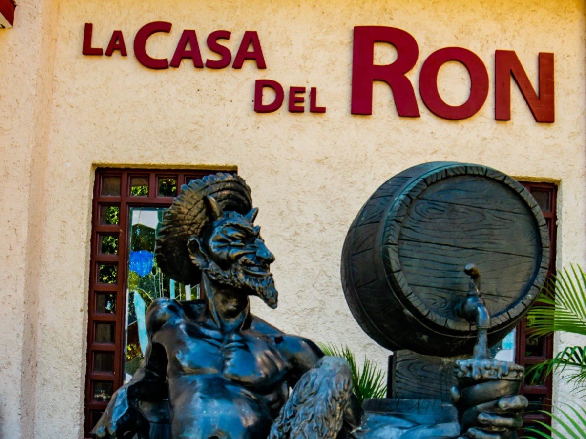 Rum: la storia di un distillato nato per caso