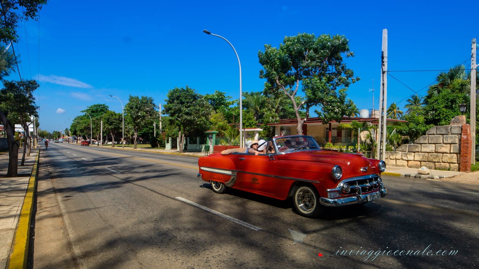 Auto d'epoca parcheggiate sul Malecón