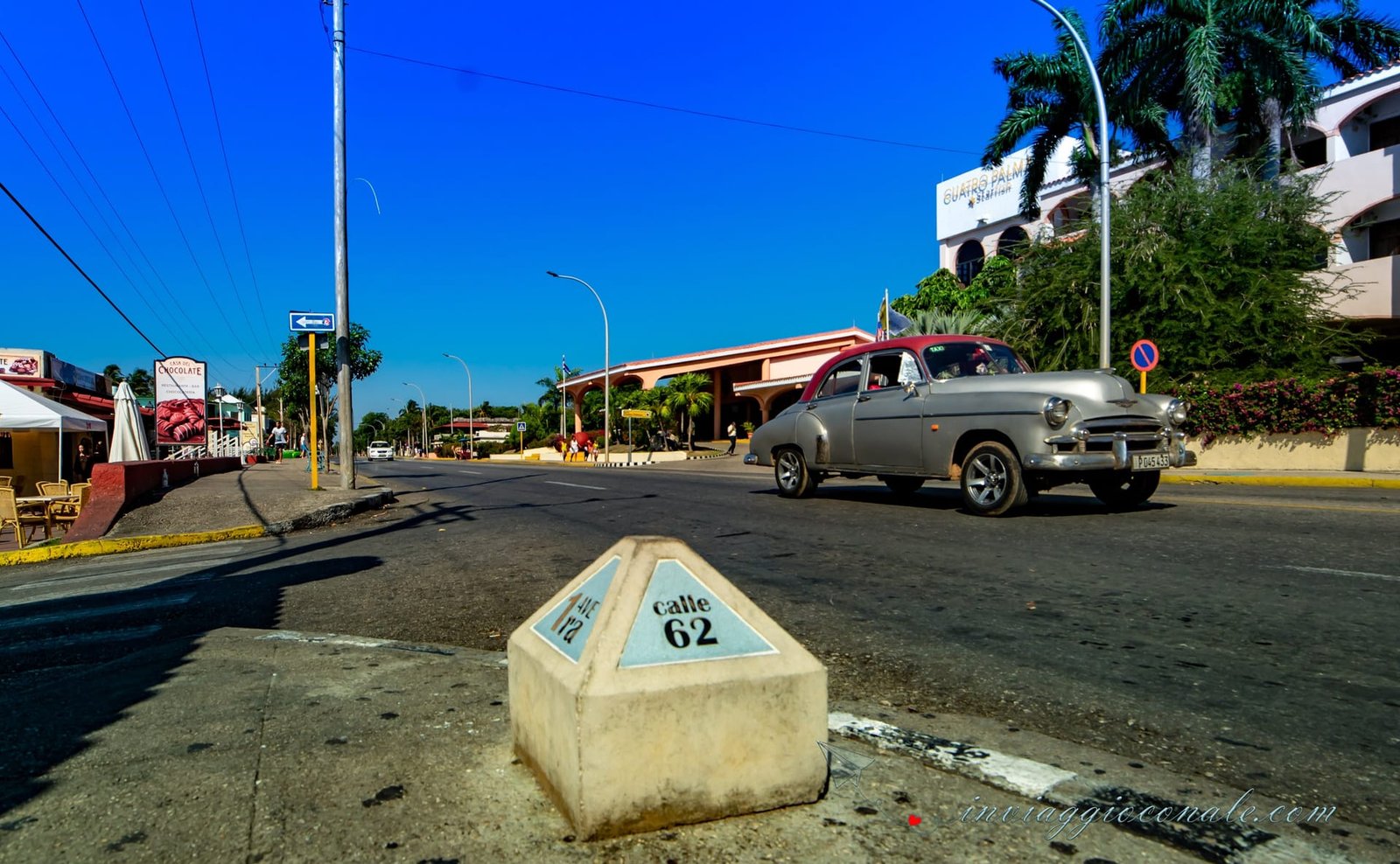 Colori vivaci delle auto cubane