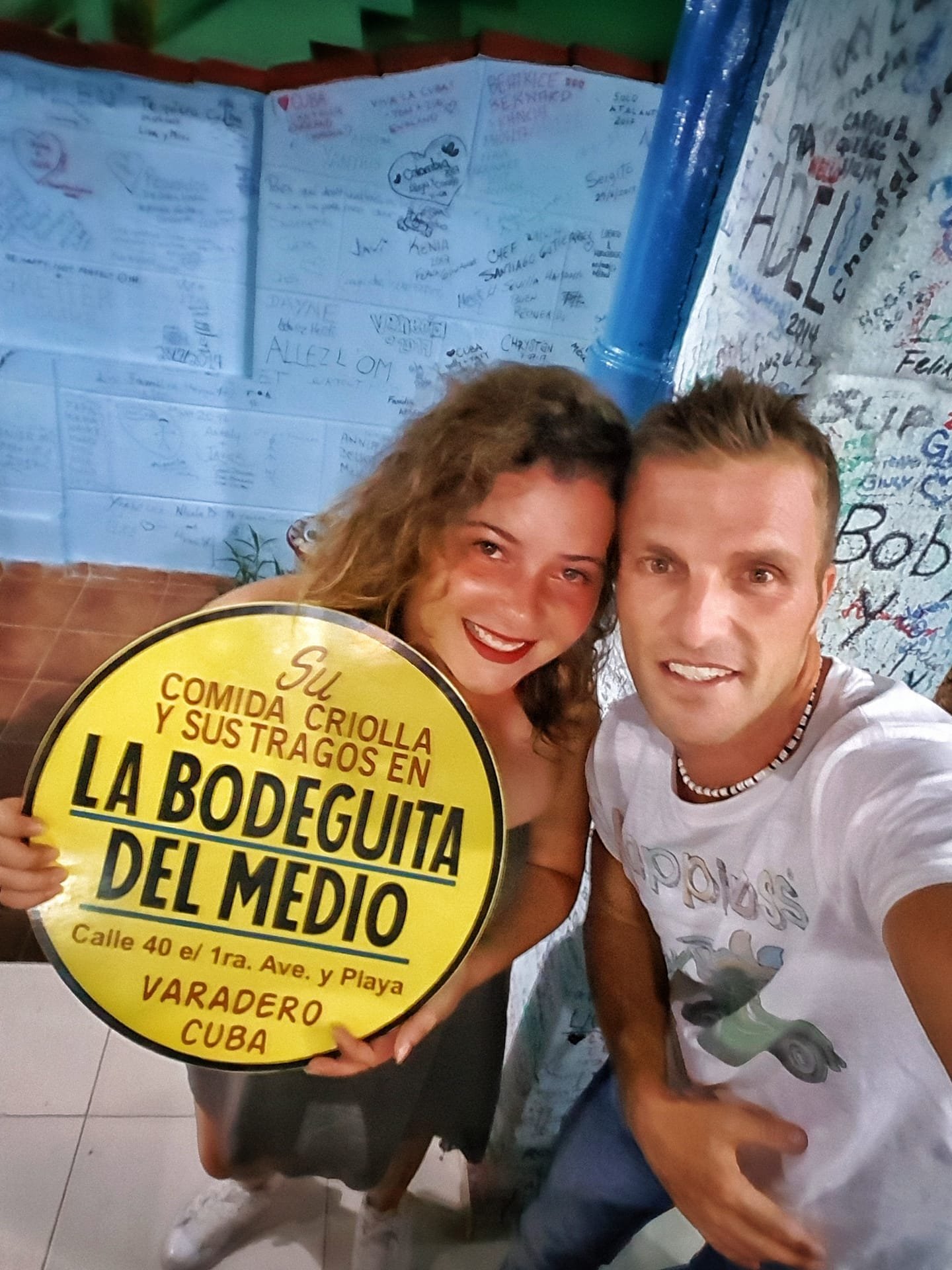 Musica dal vivo dentro La Bodeguita