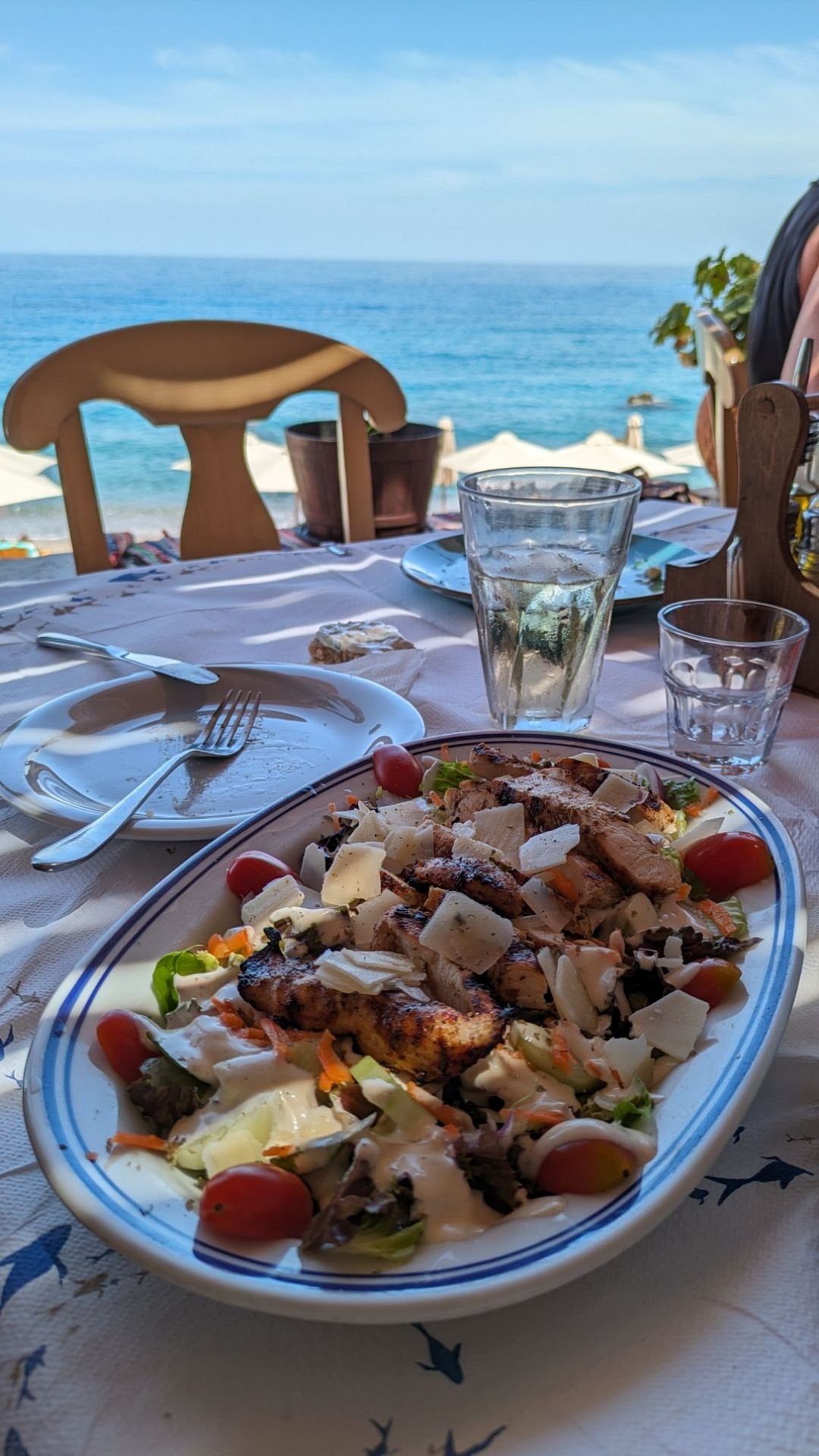 La spiaggia di Agios Nikolaos a Spoa
