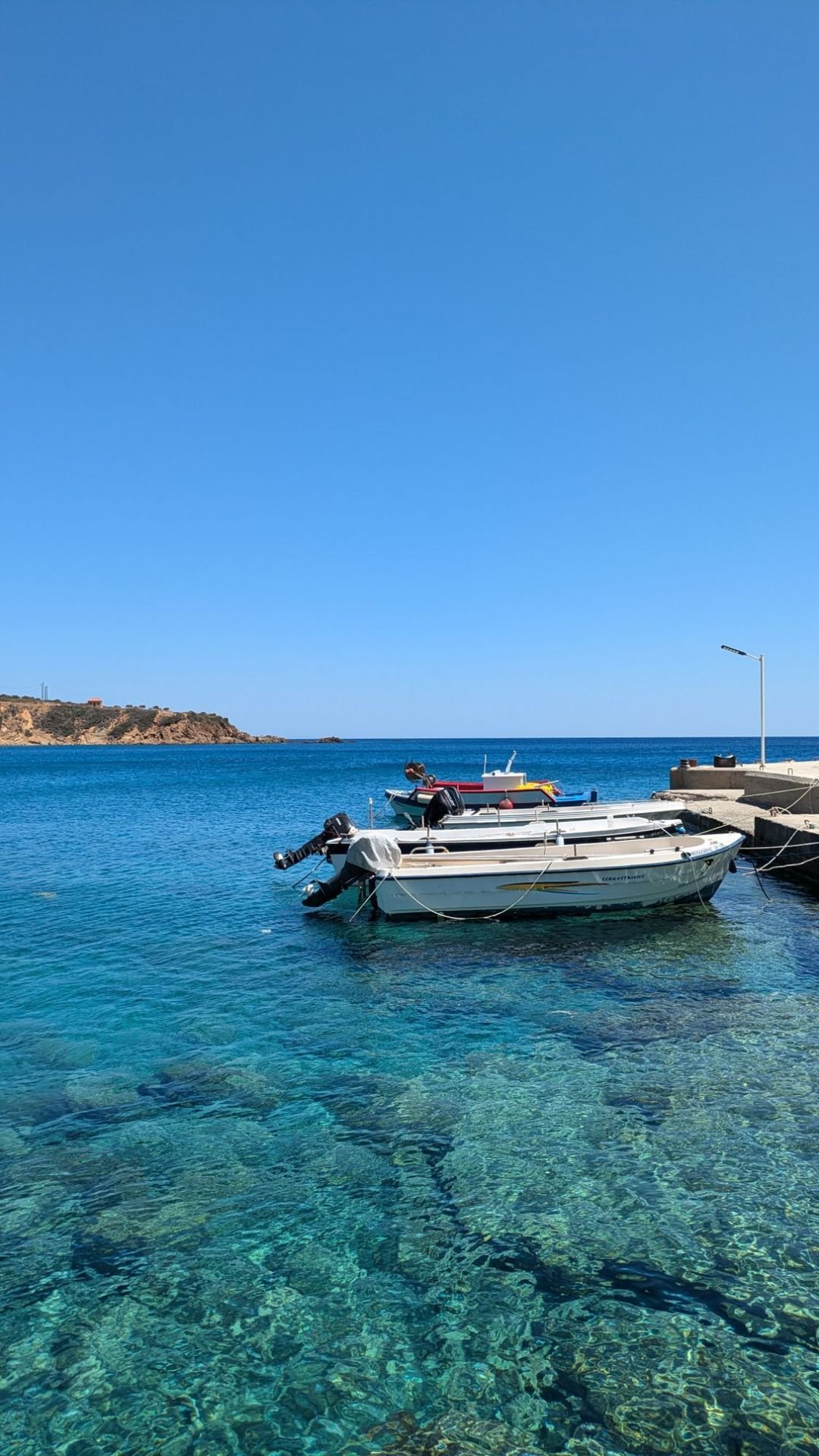 La spiaggia di Agios Nikolaos a Spoa