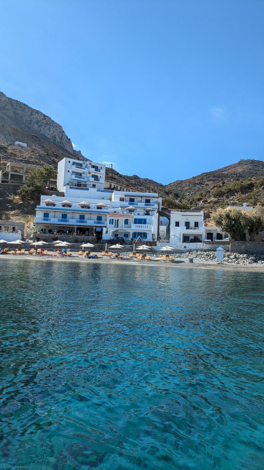 La spiaggia di Agios Nikolaos a Spoa