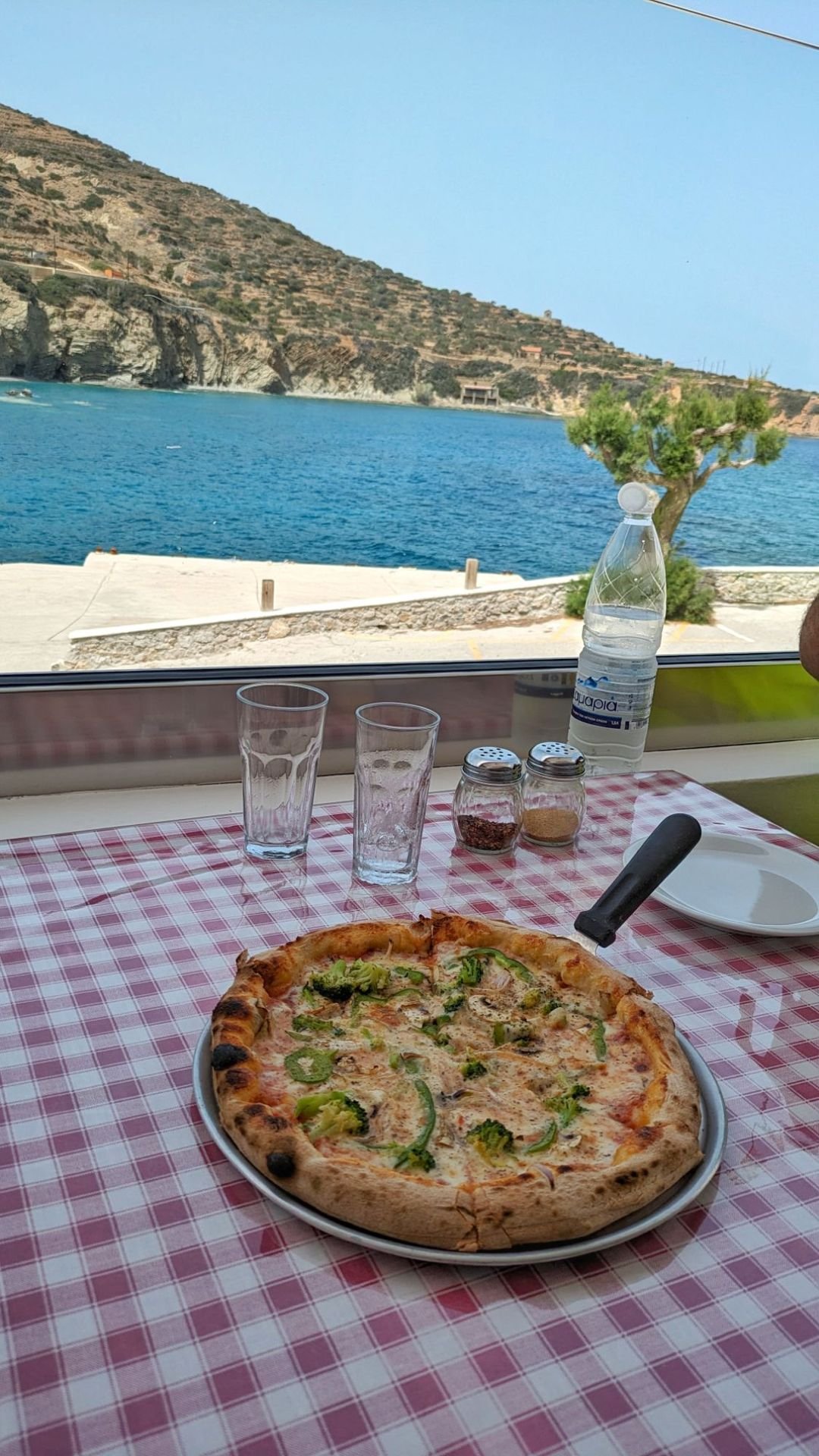 La spiaggia di Agios Nikolaos a Spoa