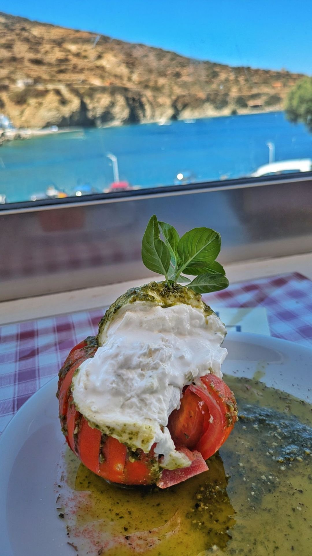 La spiaggia di Agios Nikolaos a Spoa