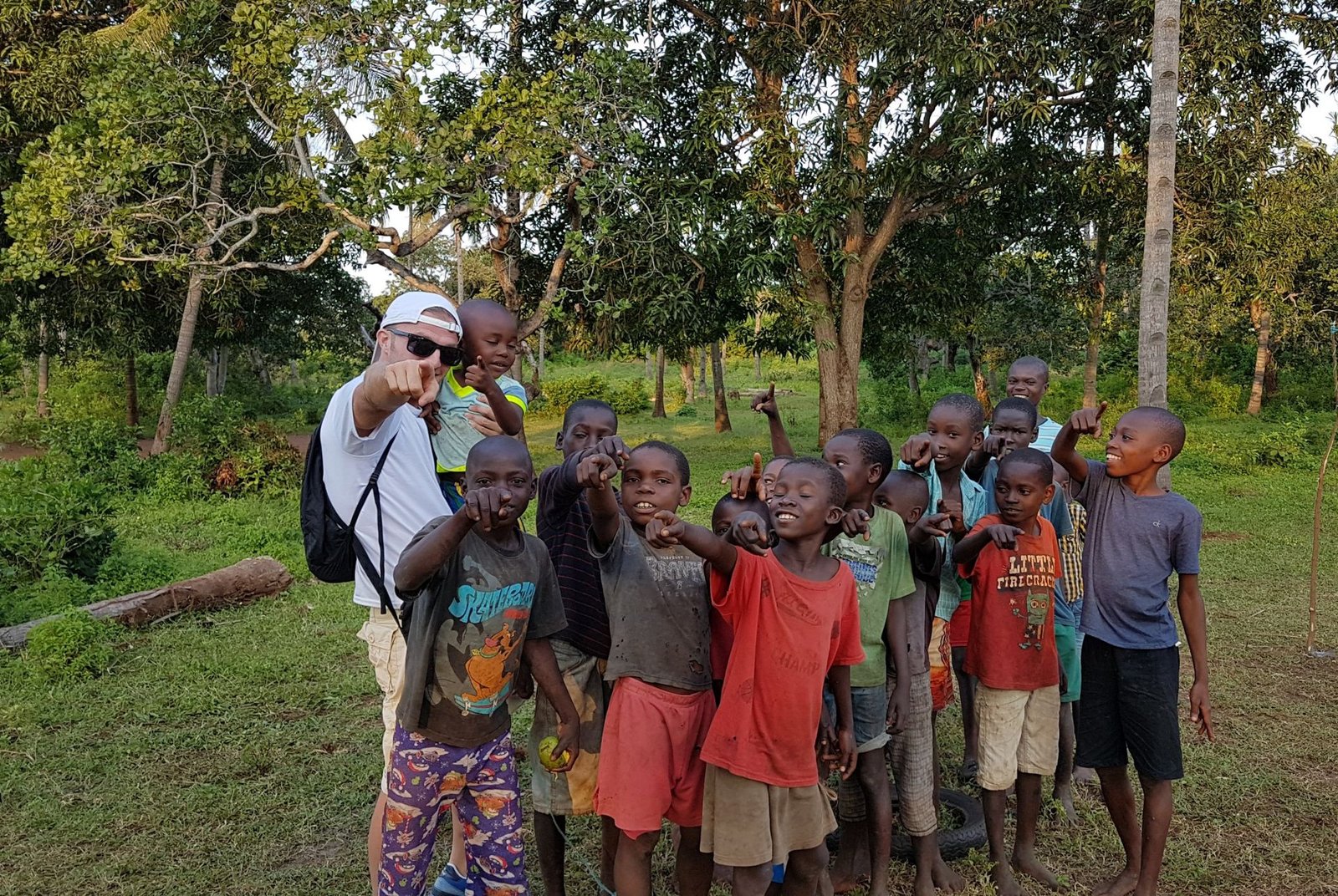 Bambini che giocano in Kenya