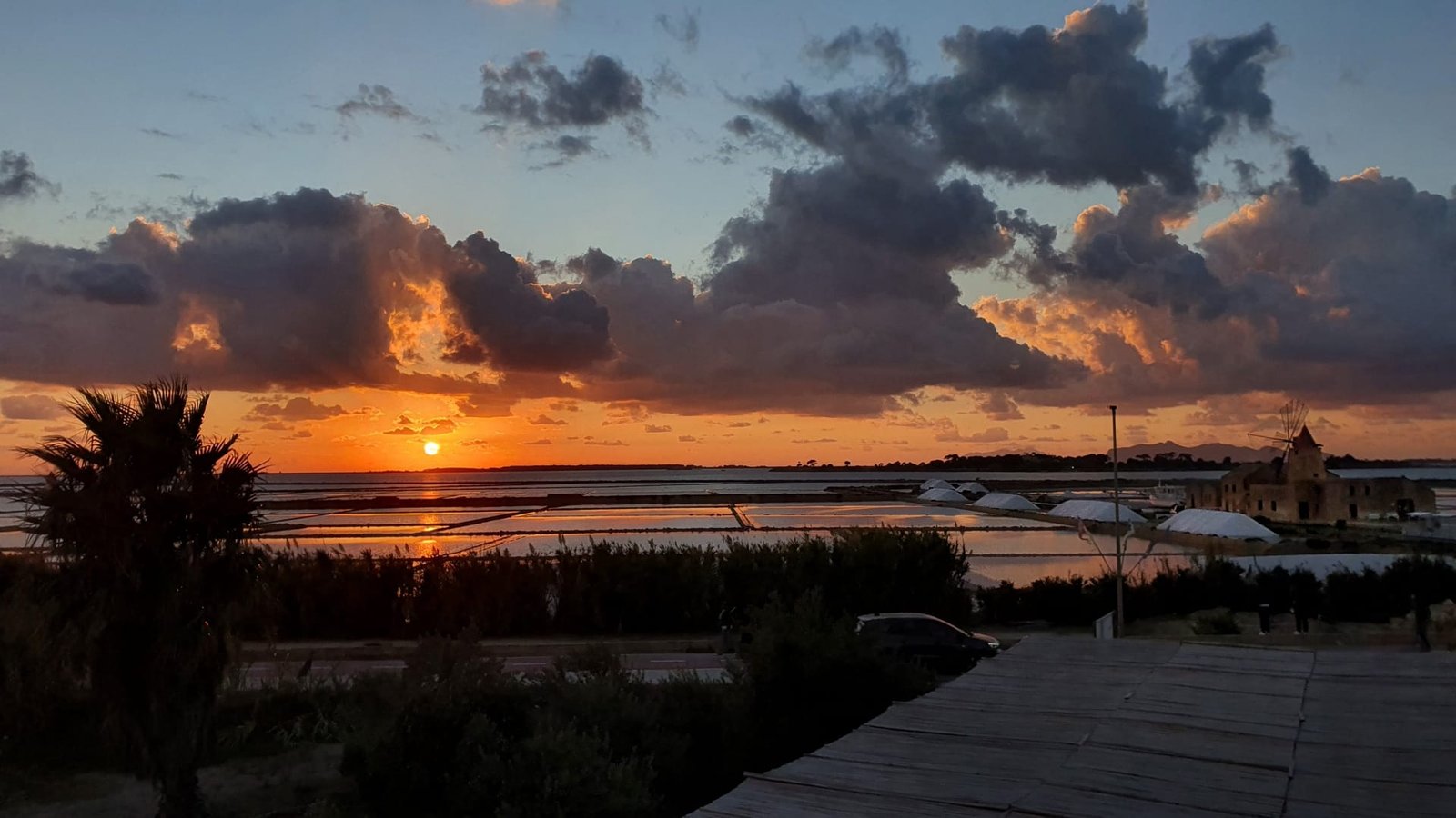 Tramonto sulle saline di Marsala