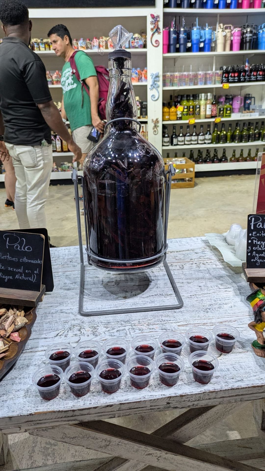 Gli ingredienti della Mamajuana