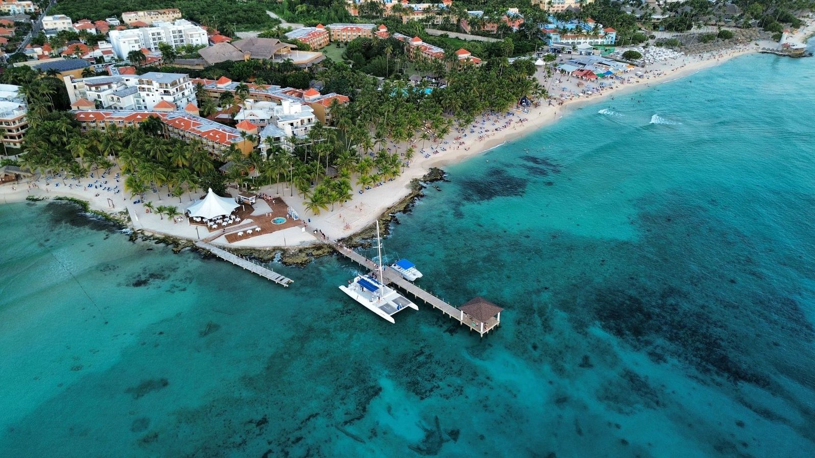 Pontile tra il Viva Dominicus Beach e Palace