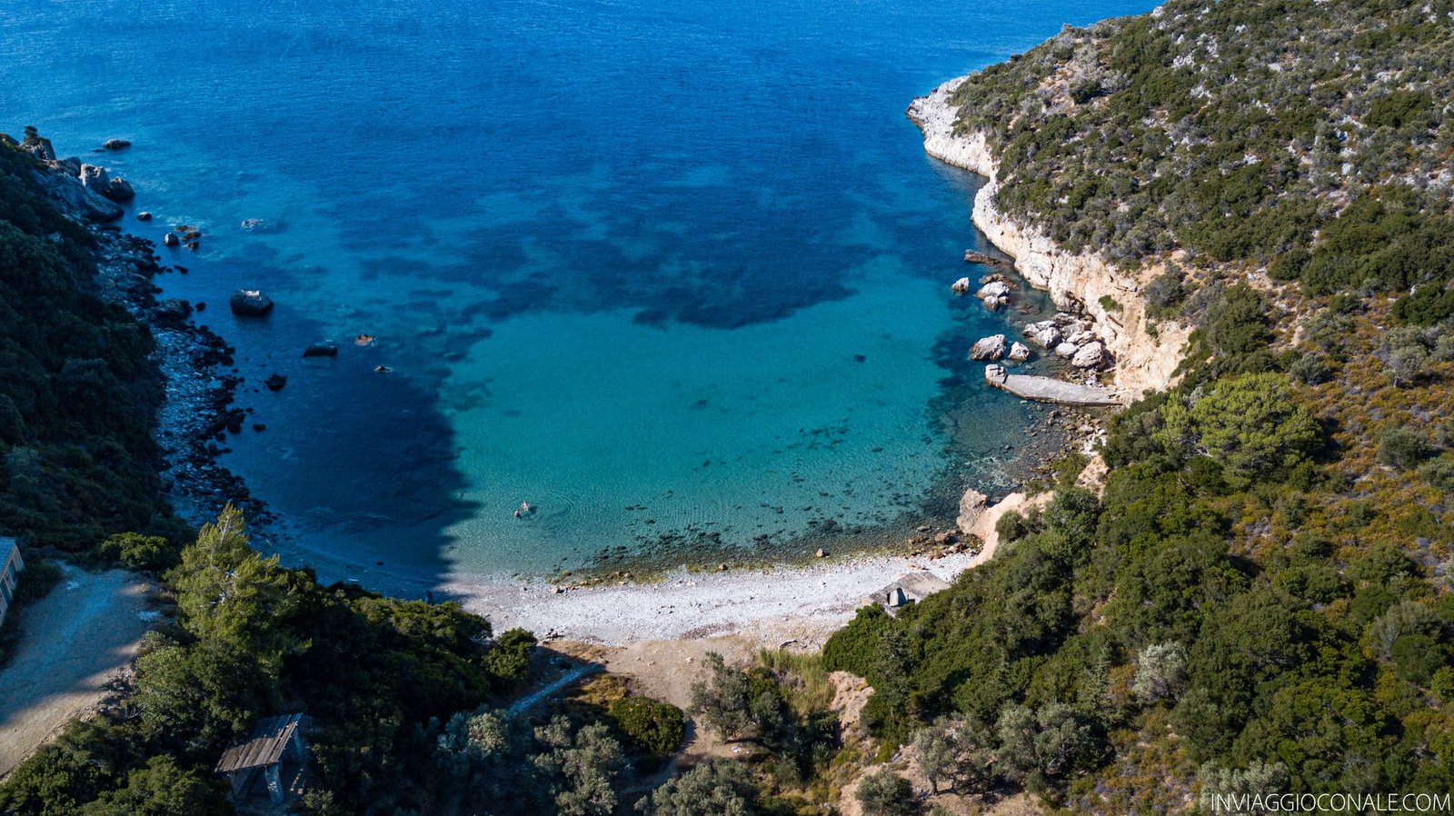 Mare azzurro-verde di Mikros Mourtias