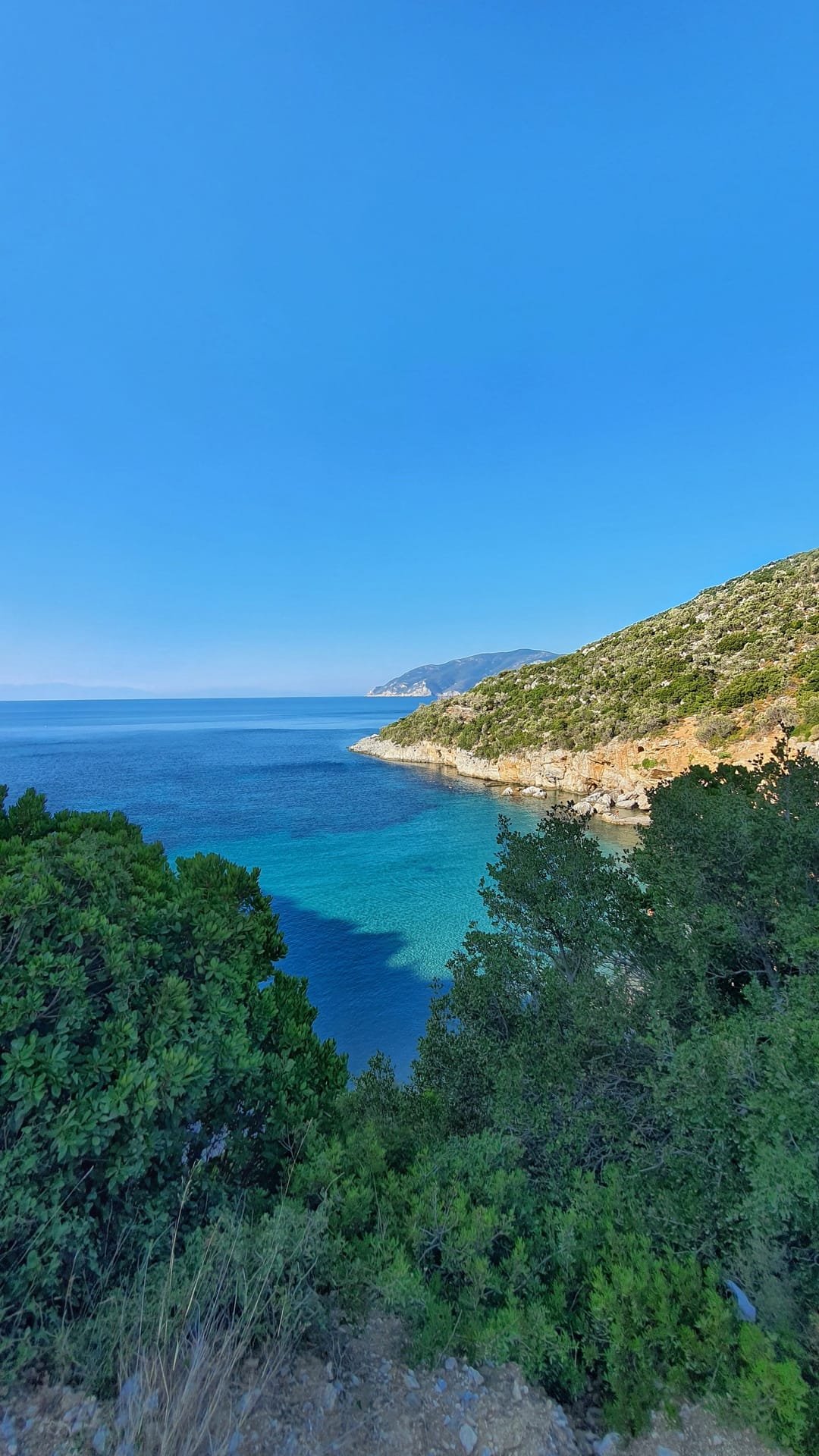 Sentiero verso Mikros Mourtias Beach