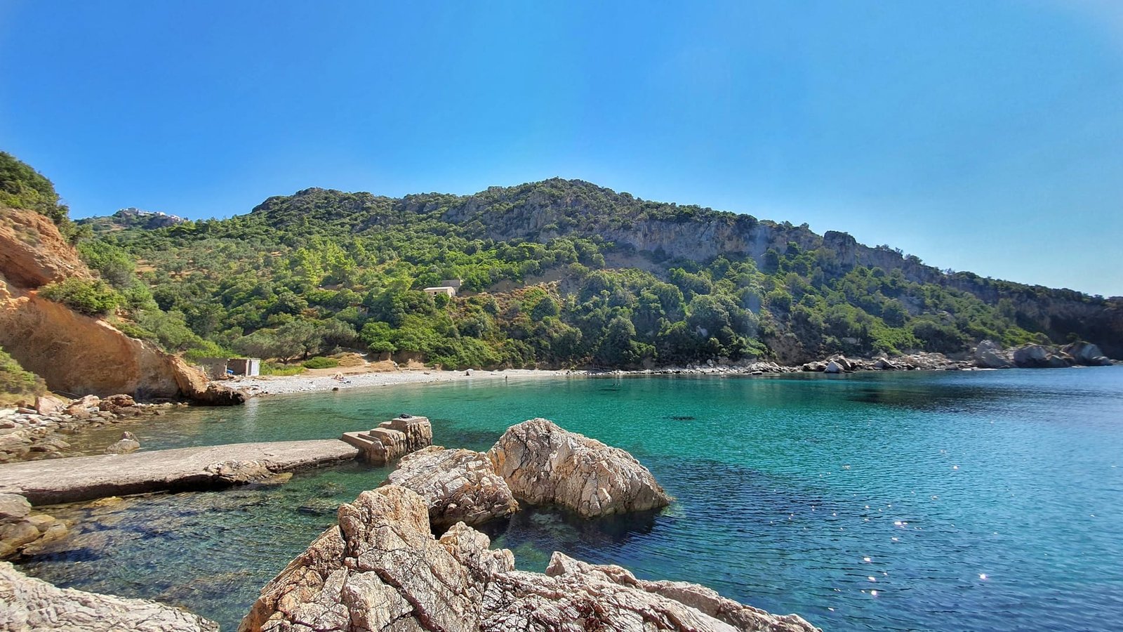 Acqua trasparente della baia