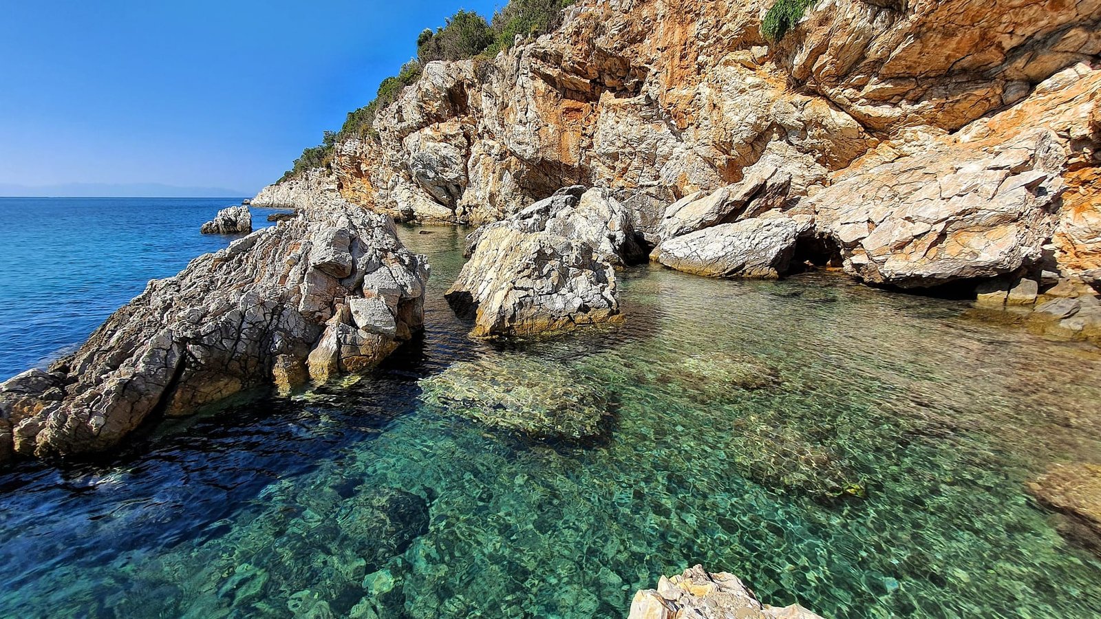 Natura selvaggia di Mikros Mourtias
