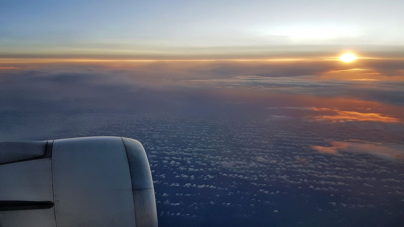 Vista dal finestrino dell’aereo a 11.000 metri durante il volo di ritorno dal Kenya