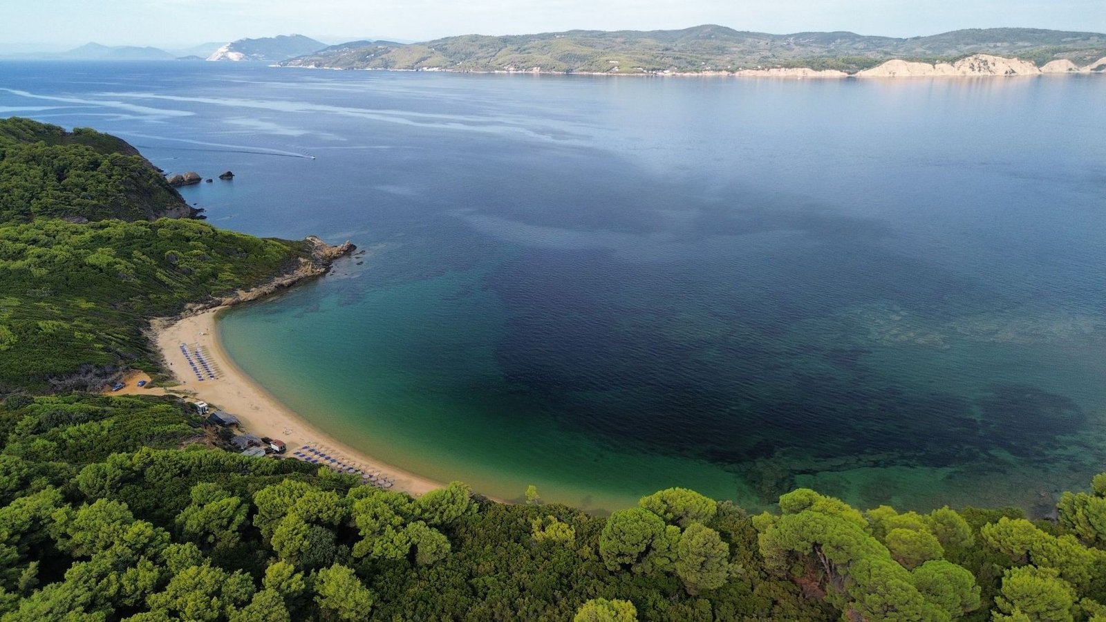 Scopri Paralia Mandraki: tranquillità e natura a Skiathos
