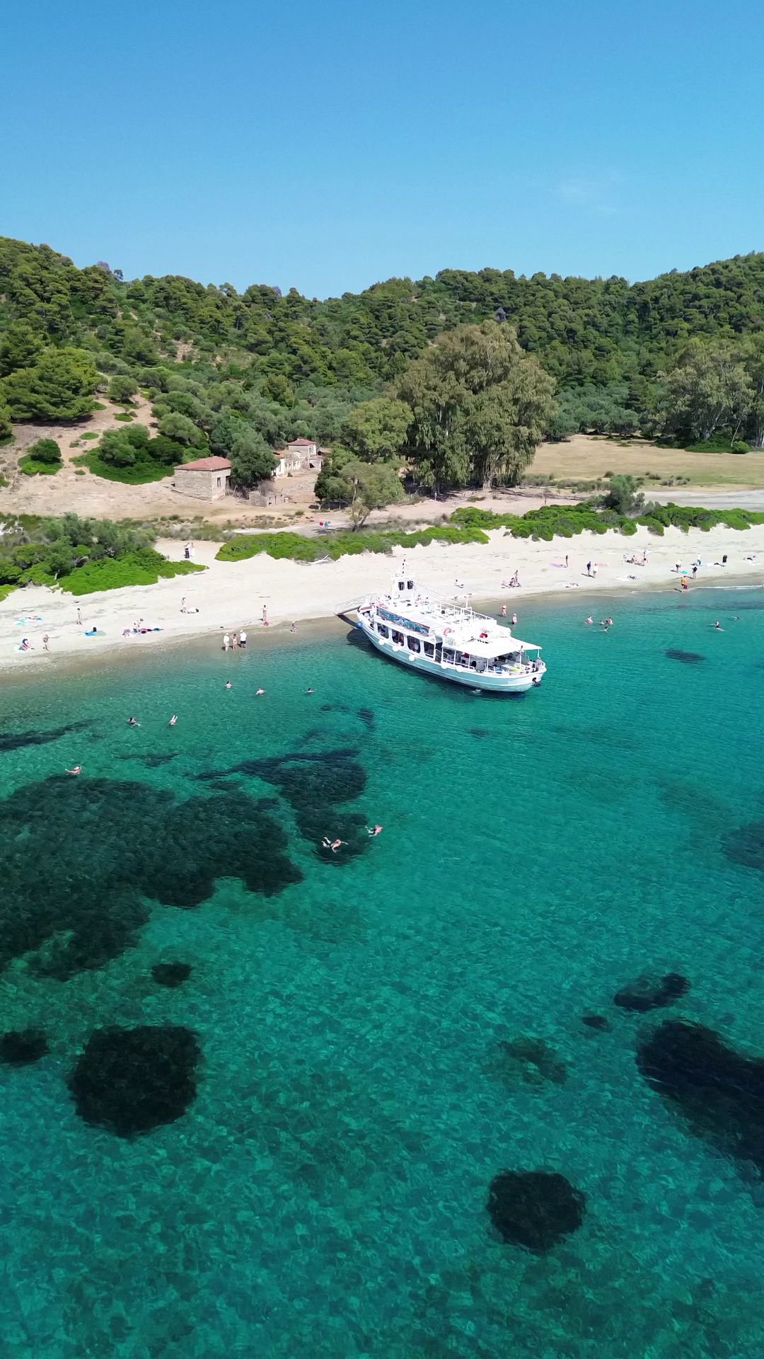 Tsougrias: escursione ideale tra mare e storia