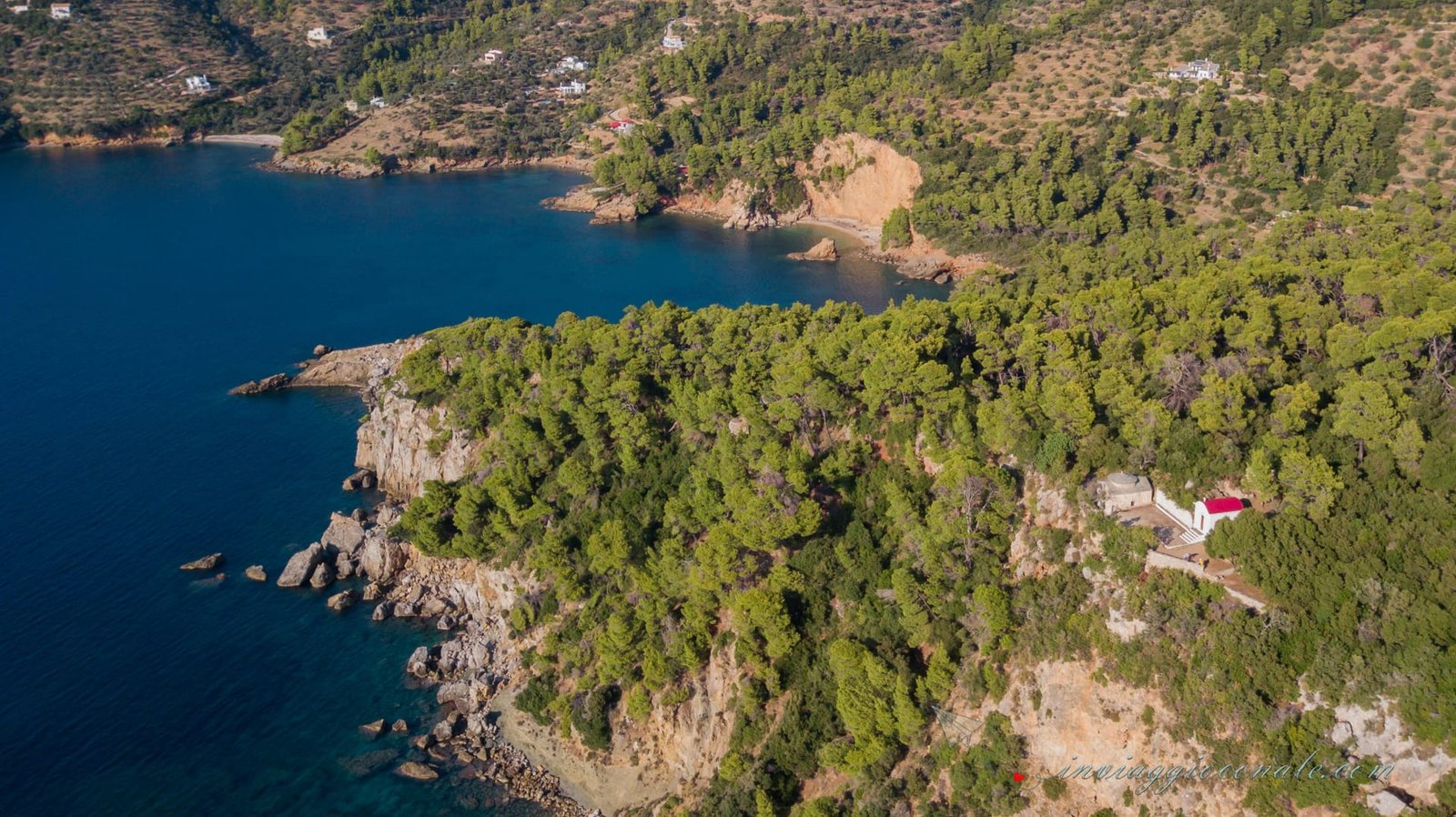 Sentiero di montagna verso la chiesa bizantina