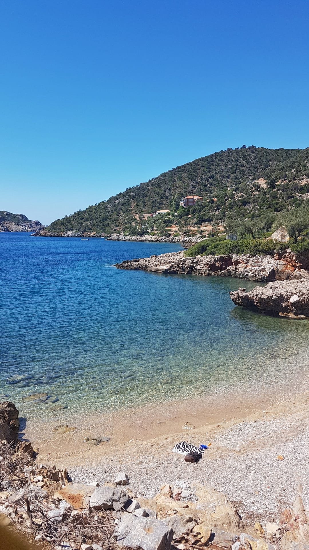 Vista sull'insenatura di Agalou Lakka