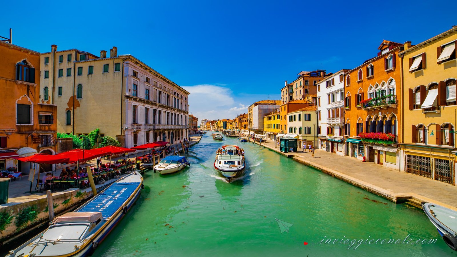 Scorcio di un canale veneziano