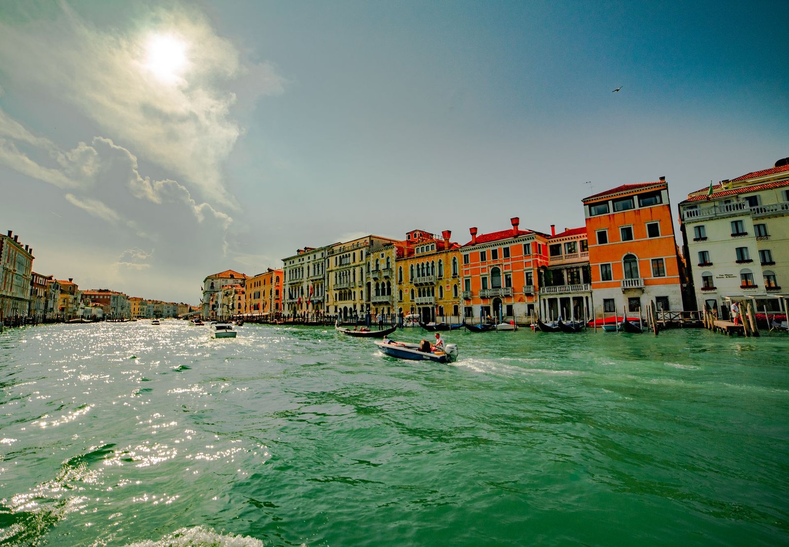 Tramonto su un canale di Venezia
