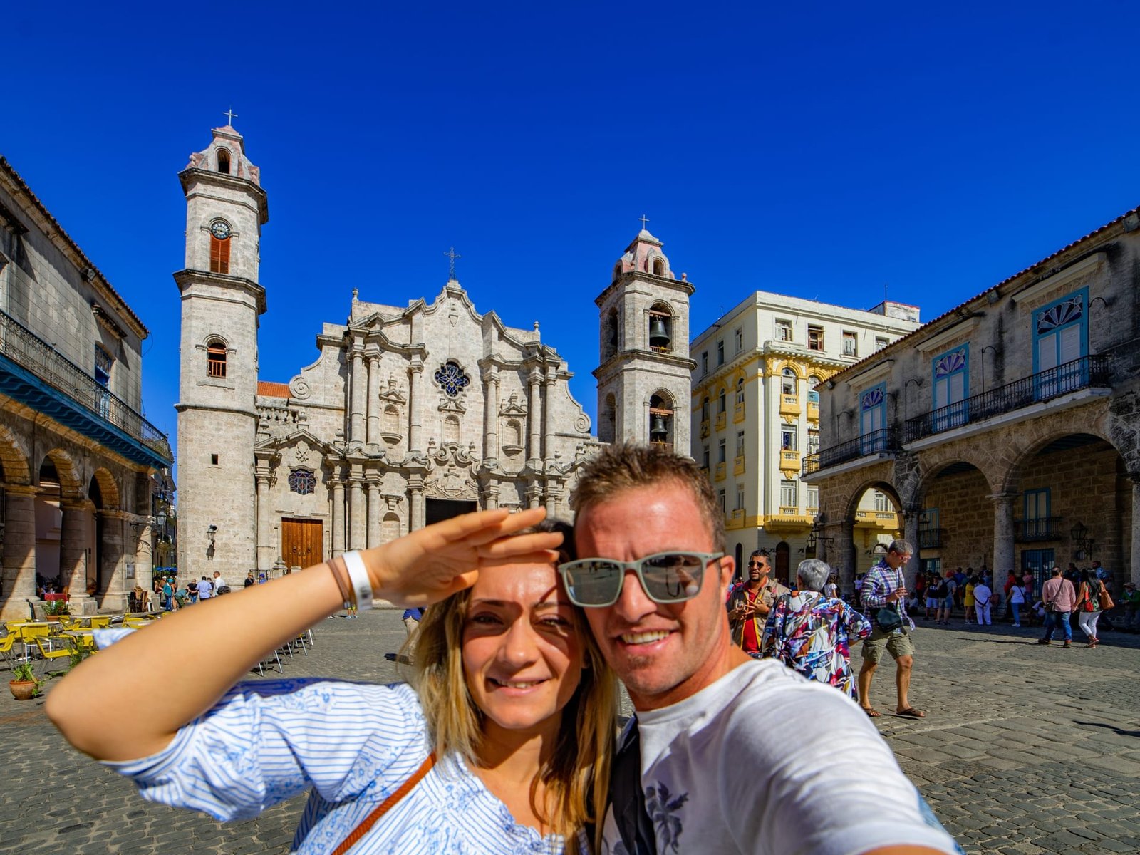 Selfie davanti alla Cattedrale dell’Avana, in Plaza de la Catedral